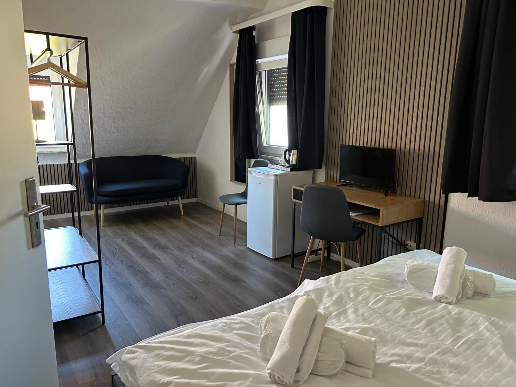 Riverside Airport Hotel Kelsterbach Exteriör bild