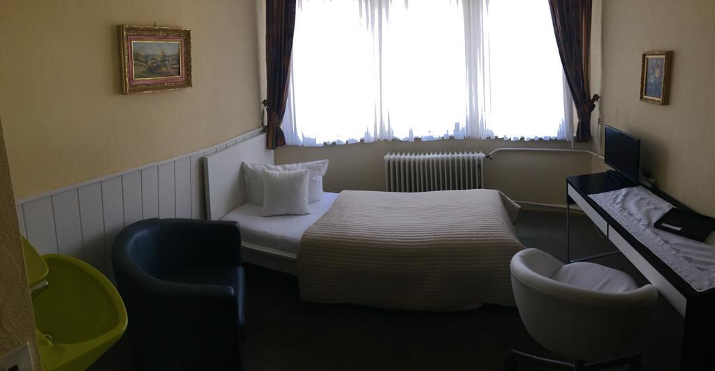 Riverside Airport Hotel Kelsterbach Exteriör bild
